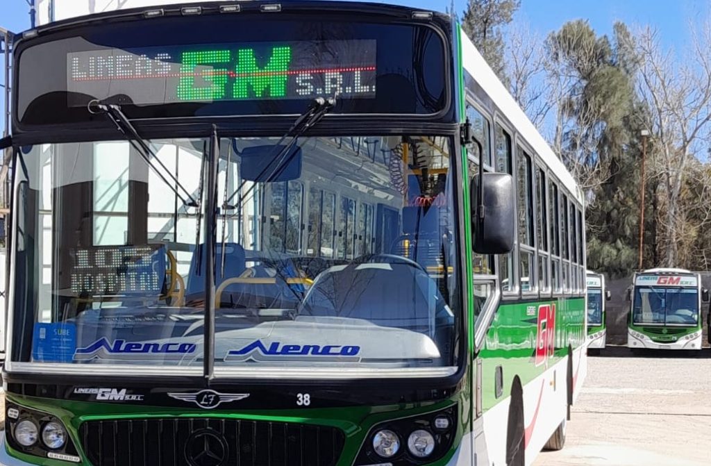 Cartelería LED SIMELED instalada en transporte